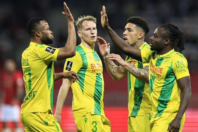 ����2-1��ʤ��˹