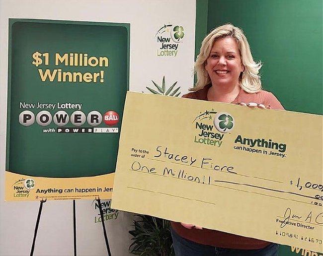 Ů������100����Ԫ��¶��