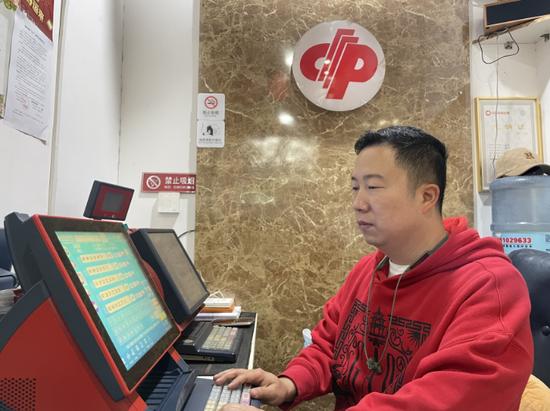 �н���վ����Ա