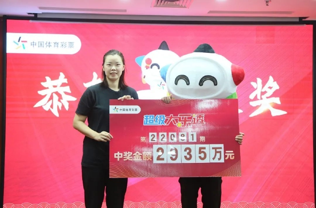 ���˹ھ���ѩ��Ϊ�󽱵������ְ佱