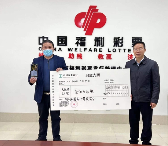 �������������쵼Ϊ�н��߰佱