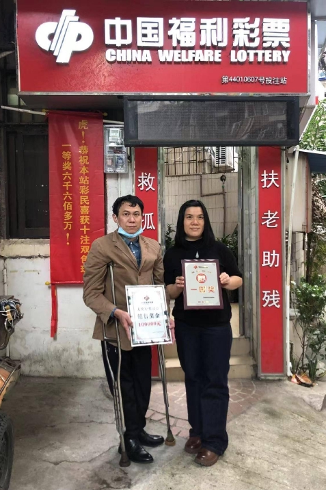 �г��󽱺��и������ı���Ͷעվ�����˺�����Ա